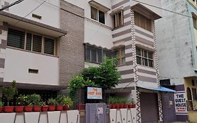 The Guest House - 1 Room Ac For 4 Guests & 2 Bhk Ac For 4-10 Guests For Families & Friends